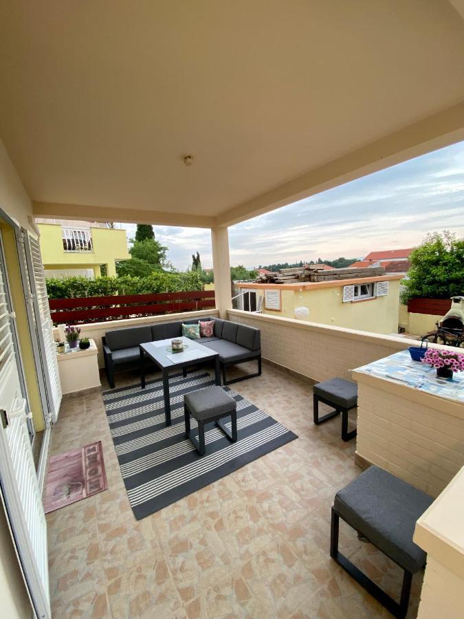 Lumar Holidays And Apartments Preko Exterior photo